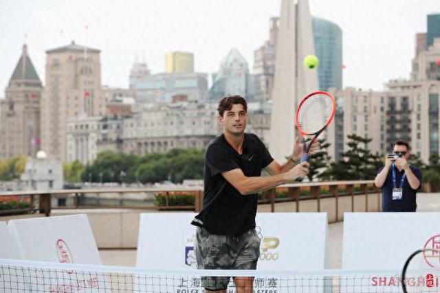 显得支离破 显得支离破